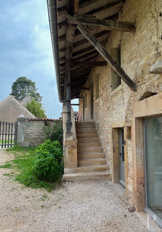 En Saône-et-Loire, dans le village de Lancharre, deux maisons du 17e siècle dans un domaine dédié à la villégiature - photo  n°24